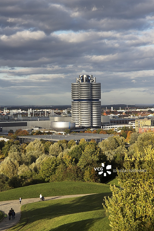 德国巴伐利亚慕尼黑宝马世界和奥林匹克公园景观图片素材