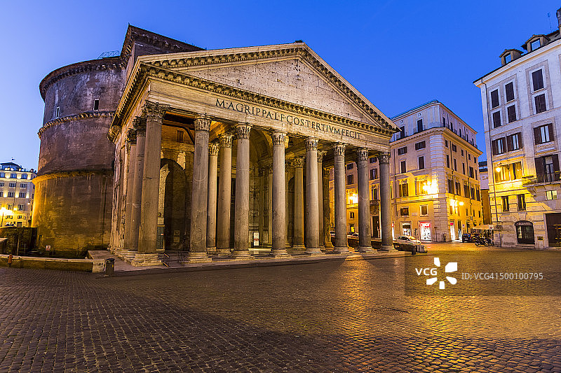 意大利罗马夜间照明万神殿图片素材