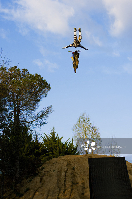 自由式摩托车越野骑手图片素材