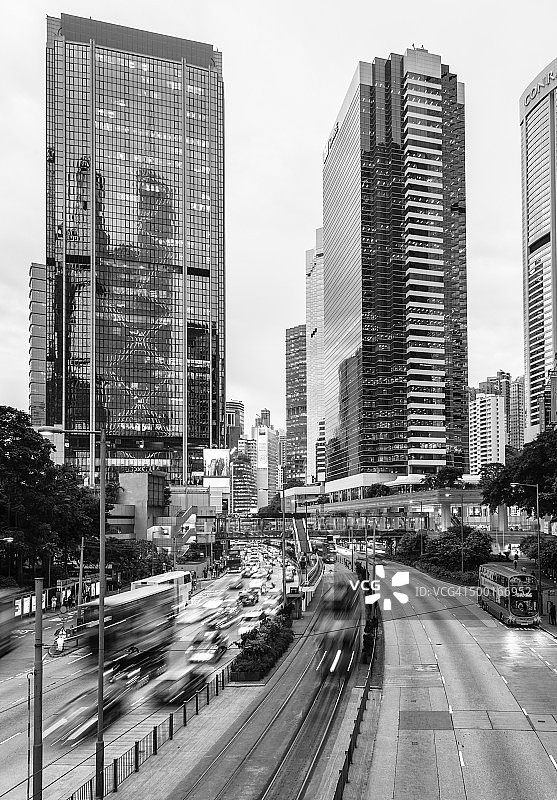 香港金钟区夜间交通繁忙景象图片素材