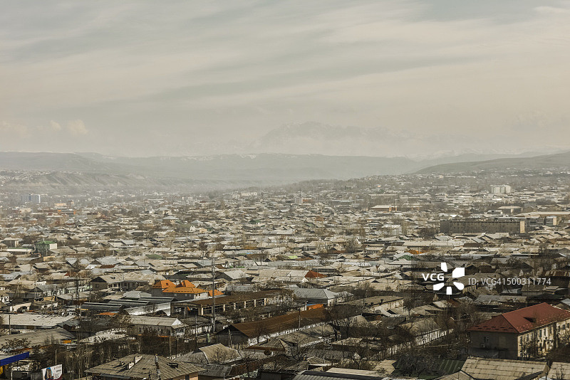 苏莱曼山上日落时分的奥什概览图片素材