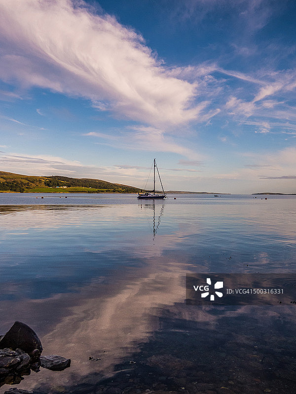 游艇倒影图片素材