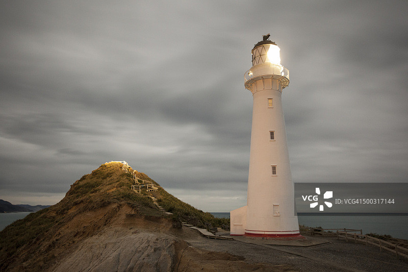 夜色下的城堡角灯塔图片素材