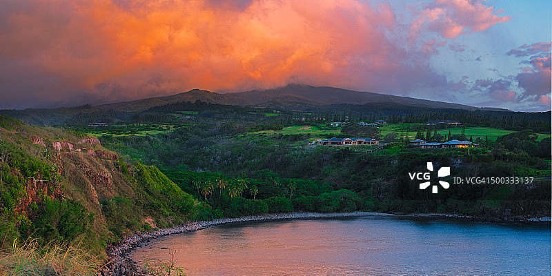 茂宜岛霍诺卢瓦海湾的日落，夏威夷图片素材