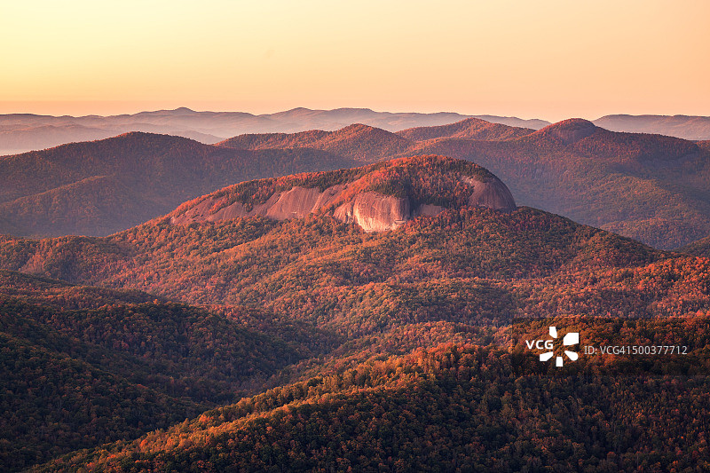 从蓝岭公园大道观望望远镜岩图片素材