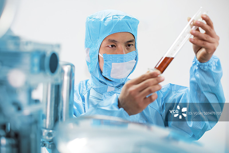 药剂师检查药品图片素材