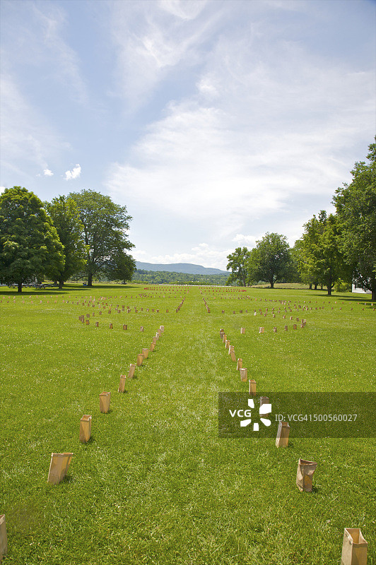 佛蒙特学院绿地上的独特走道图片素材