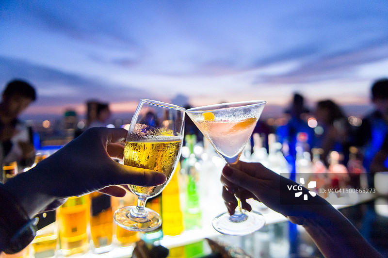 敬酒，干杯！图片素材