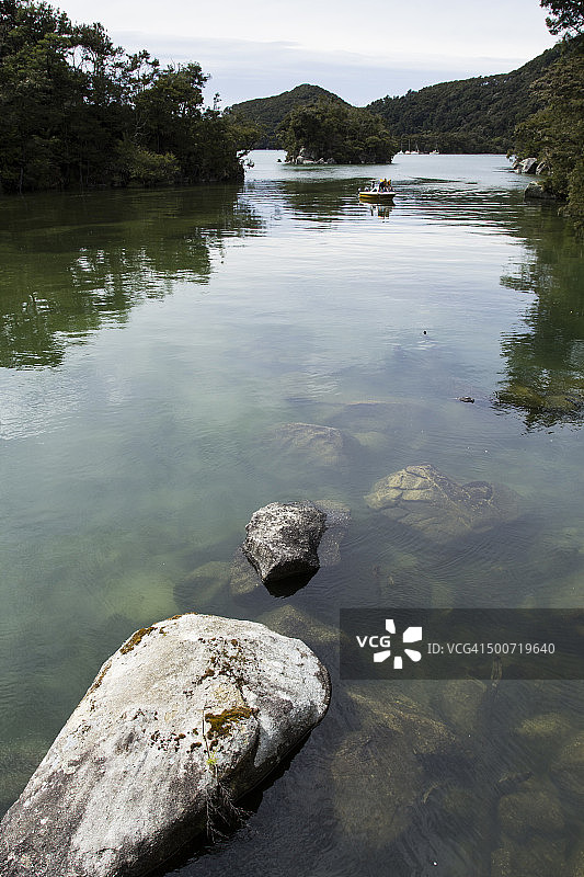涨潮时的巴克湾，亚伯塔斯曼国家公园图片素材