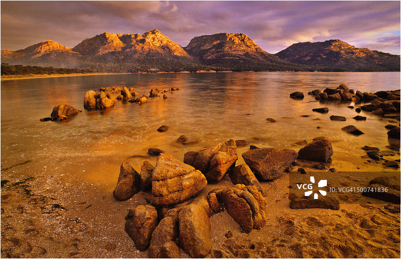 塔斯马尼亚东海岸弗雷西内半岛科尔斯湾的黄昏图片素材