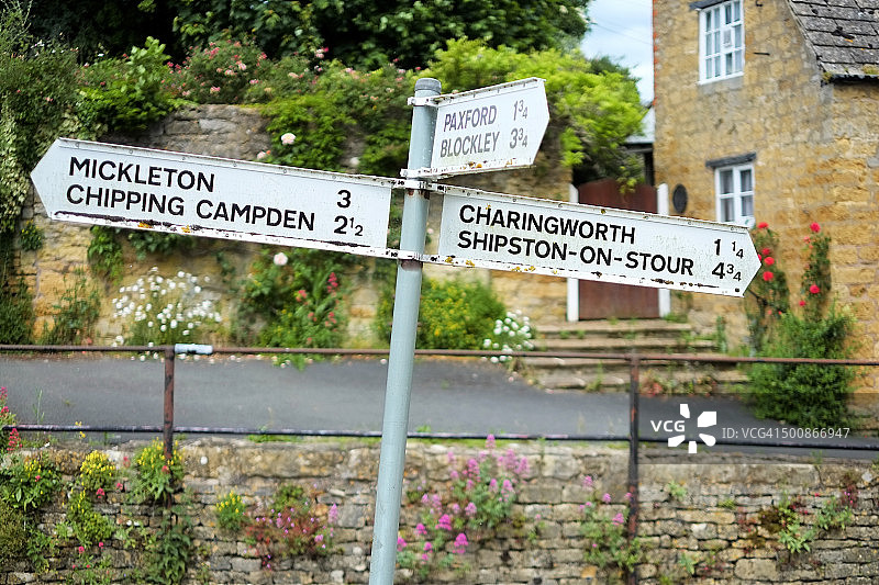科茨沃尔德村庄路标图片素材