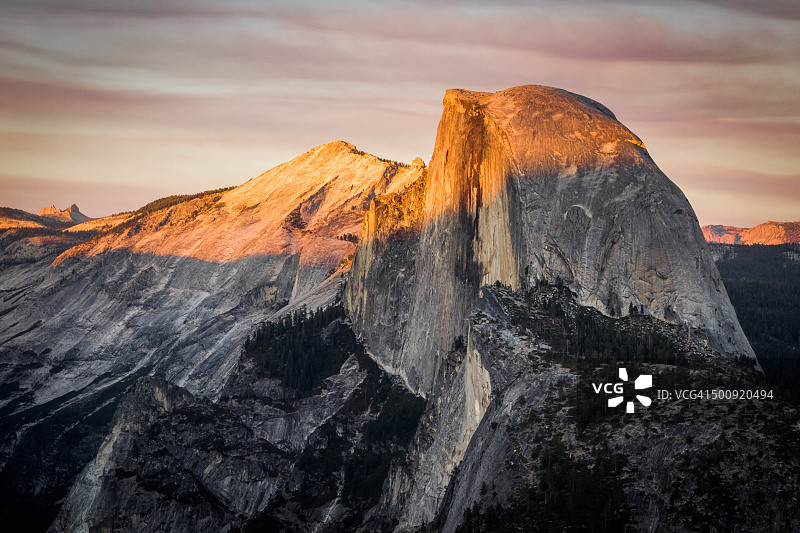 日落时的半圆顶图片素材