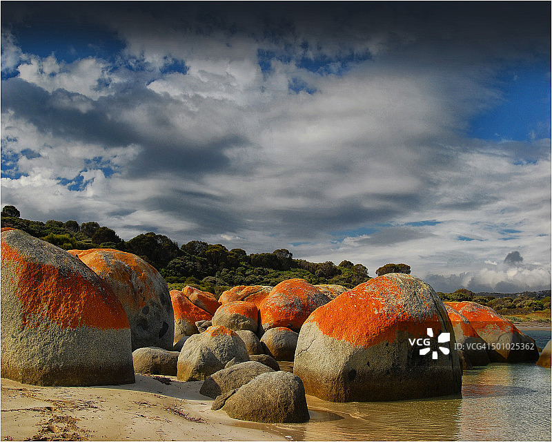 塔斯马尼亚弗林德斯岛利利斯海滩附近的海岸线，巴斯海峡图片素材