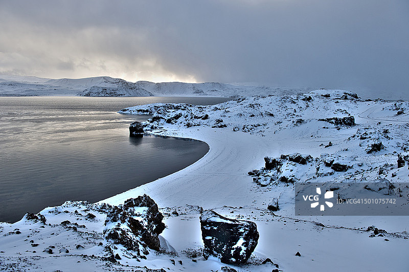 冰岛西南雷克雅内斯半岛的克莱瓦湖冷冻湖图片素材