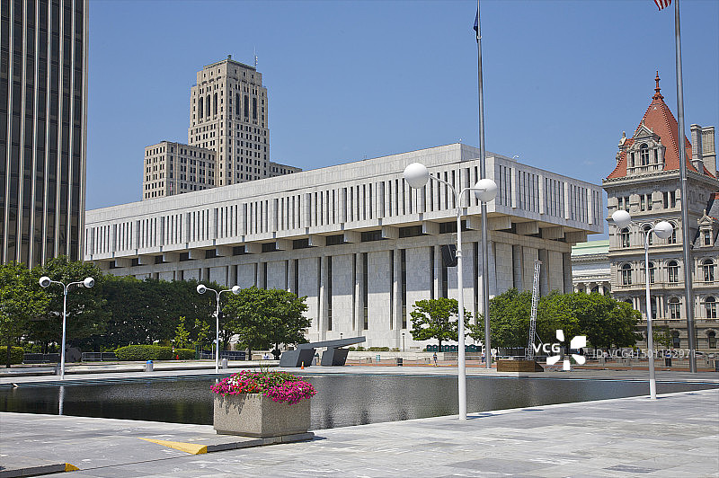 纽约州议会大厦前的泳池图片素材