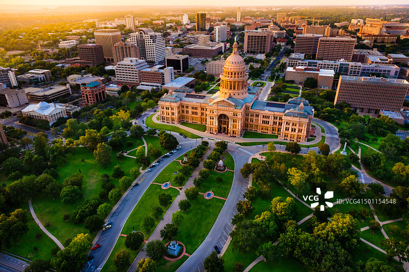德克萨斯州奥斯汀国会大厦航拍天际线日落图片素材