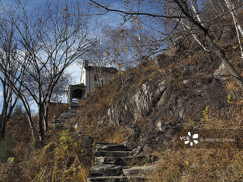 瑞士提契诺州科尔马山圣安妮礼拜堂图片素材