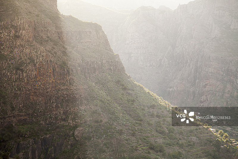 特诺山马斯卡峡谷村庄图片素材