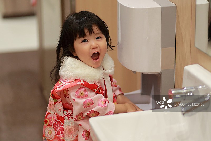 烘干双手图片素材