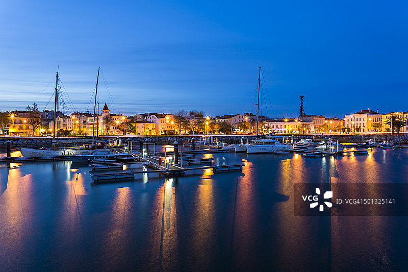 菲盖拉-达福什的夜间船只图片素材