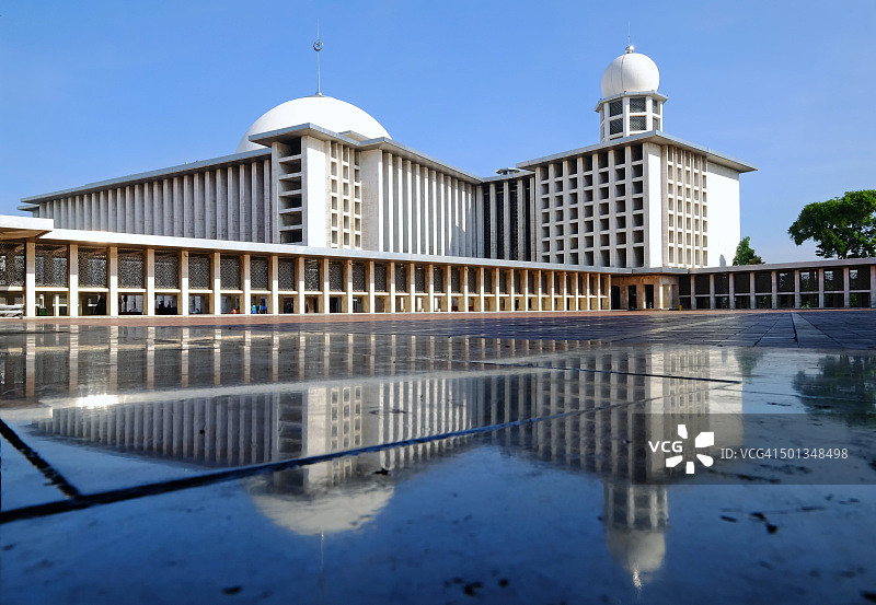 伊斯蒂克拉尔清真寺的倒影图片素材
