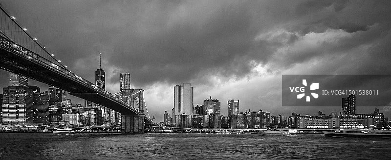 曼哈顿上空的雷暴图片素材