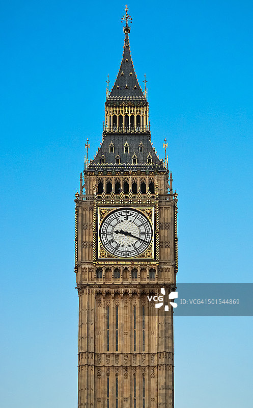 暮色下蓝色天空中的大本钟图片素材