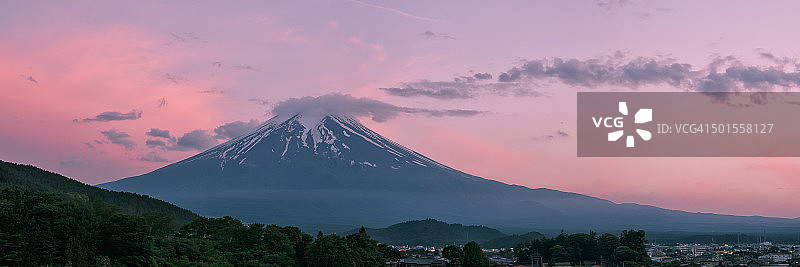 富士山与粉色天空图片素材