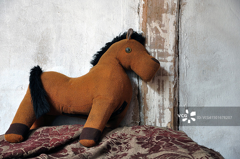 中国新疆喀什老城的手工马玩具图片素材
