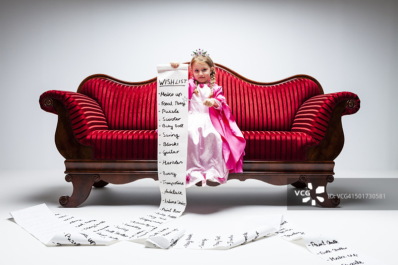 物质女孩 - 公主愿望清单幽默儿童沙发消费主义图片素材