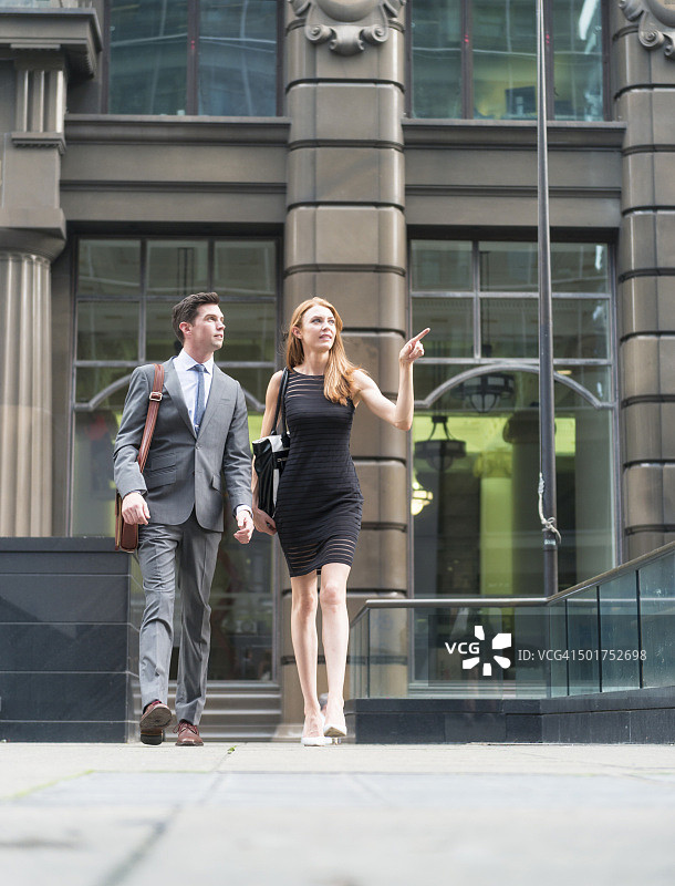 同事们在悉尼马丁广场散步图片素材