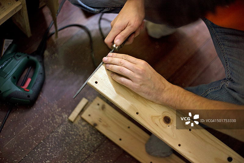 男人改造房间图片素材