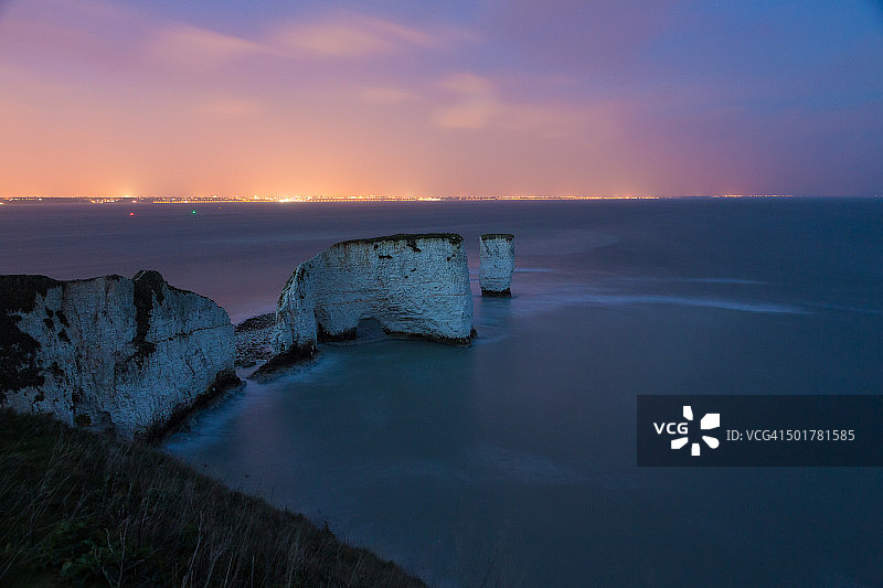 伯恩茅斯光污染笼罩下的哈里岩图片素材