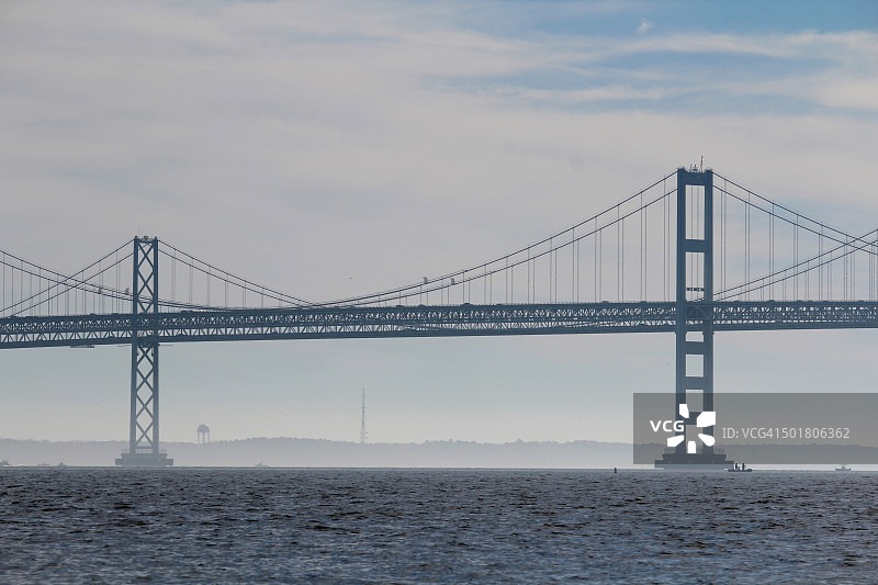薄雾中的切萨皮克湾大桥图片素材