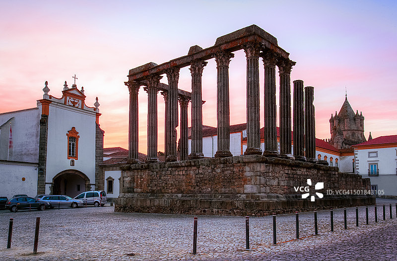 葡萄牙埃武拉黛安娜神庙的日出图片素材