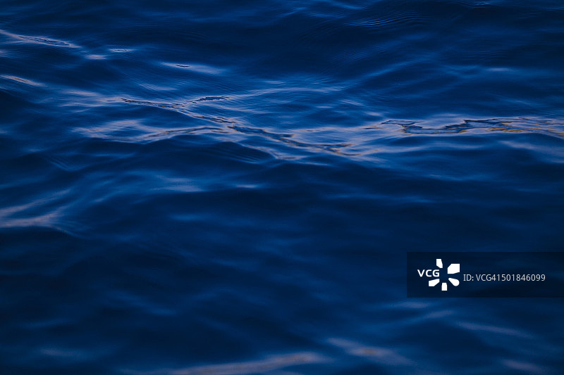 杜吉奥托克岛达尔马提亚的蓝色水面夜景图片素材