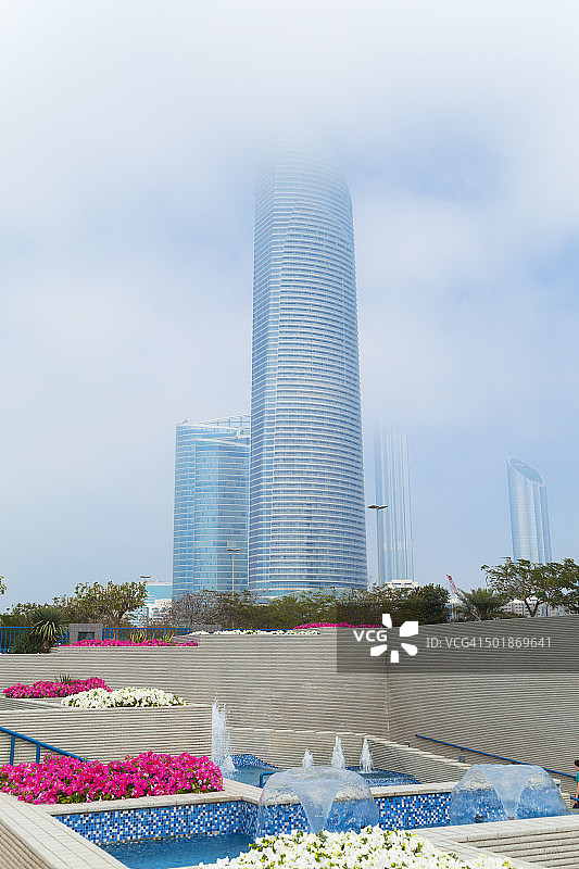 阿拉伯联合酋长国阿布扎比市中心地标塔图片素材