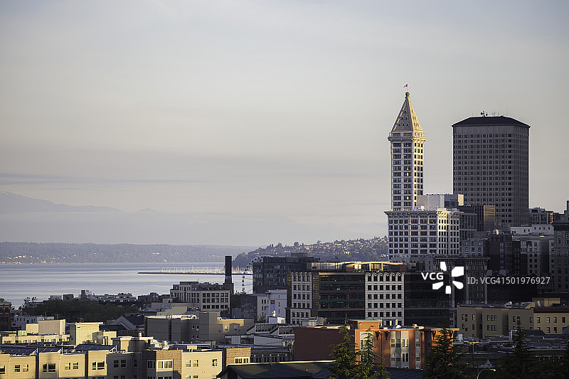 日出时分的史密斯塔和西雅图天际线图片素材