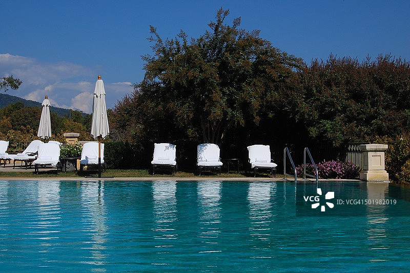 无边泳池图片素材