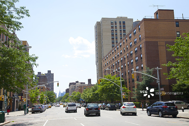 纽约第五大道南向行驶的车辆图片素材