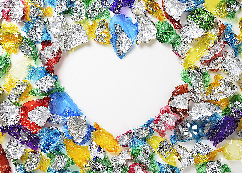 糖果包装纸组成的心形图片素材