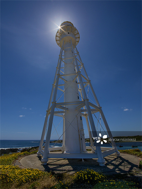 塔斯马尼亚巴斯海峡金岛的柯里灯塔和太阳星图片素材