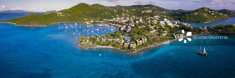俯瞰美属维尔京群岛圣约翰克鲁兹湾全景图片素材
