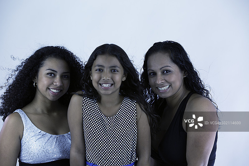 快乐的妈妈和女儿合影图片素材