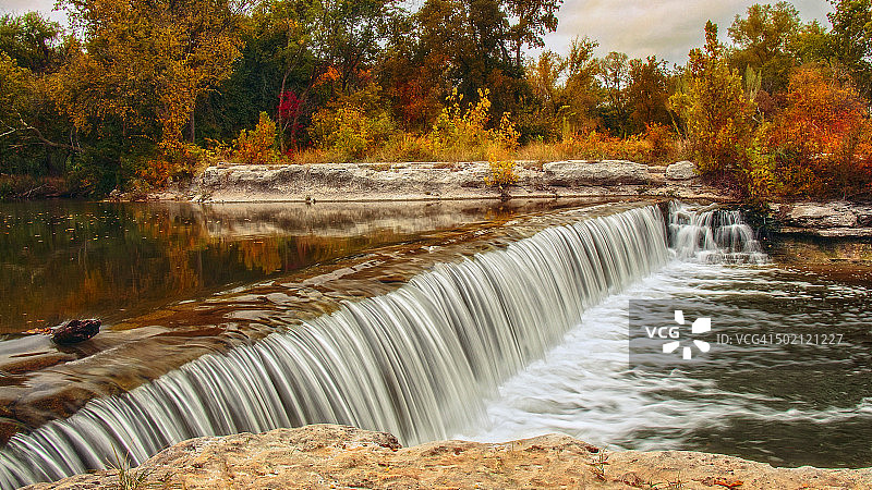 布拉西河的秋色图片素材