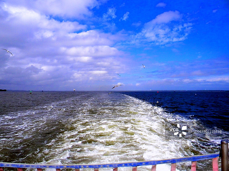 恐惧角河上的船只航迹图片素材