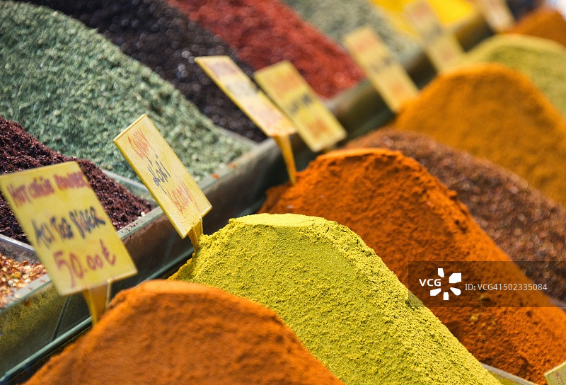 伊斯坦布尔市场上的香草和香料细节图片素材