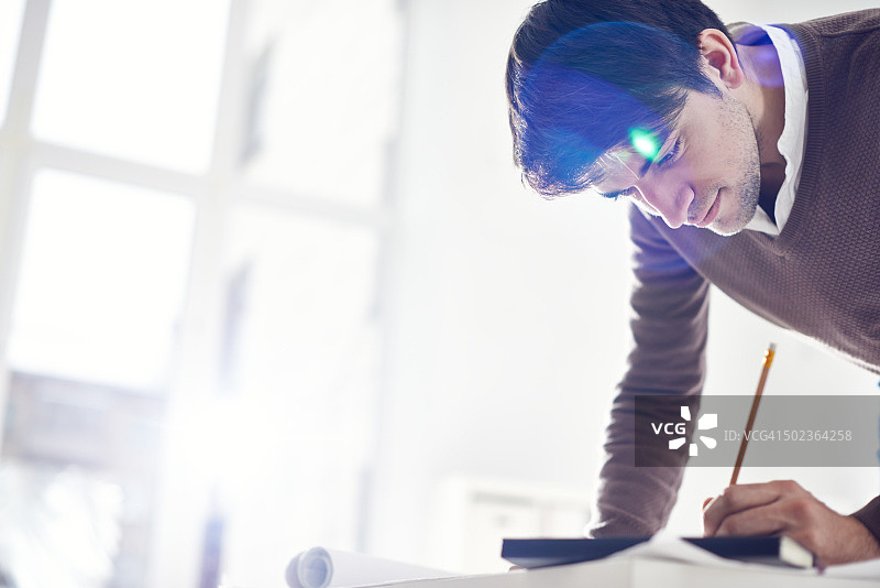 工程师在工作中图片素材