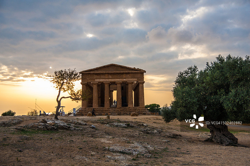 日落下的康科迪亚神庙图片素材