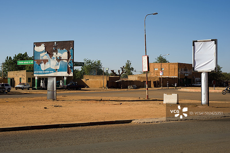 废弃的广告牌图片素材